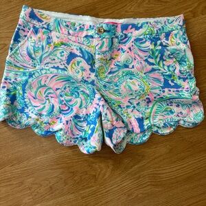 💙💚🩷Lilly Pulitzer - Pink and Blue High Waist Shorts- scalloped bottom edges.